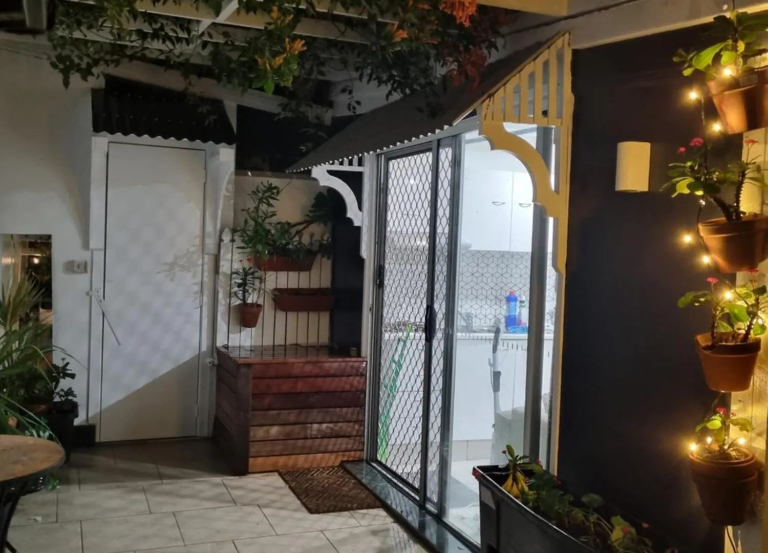 קלונדרה Small Pet Friendly Granny Flat With Paved Courtyard דירה