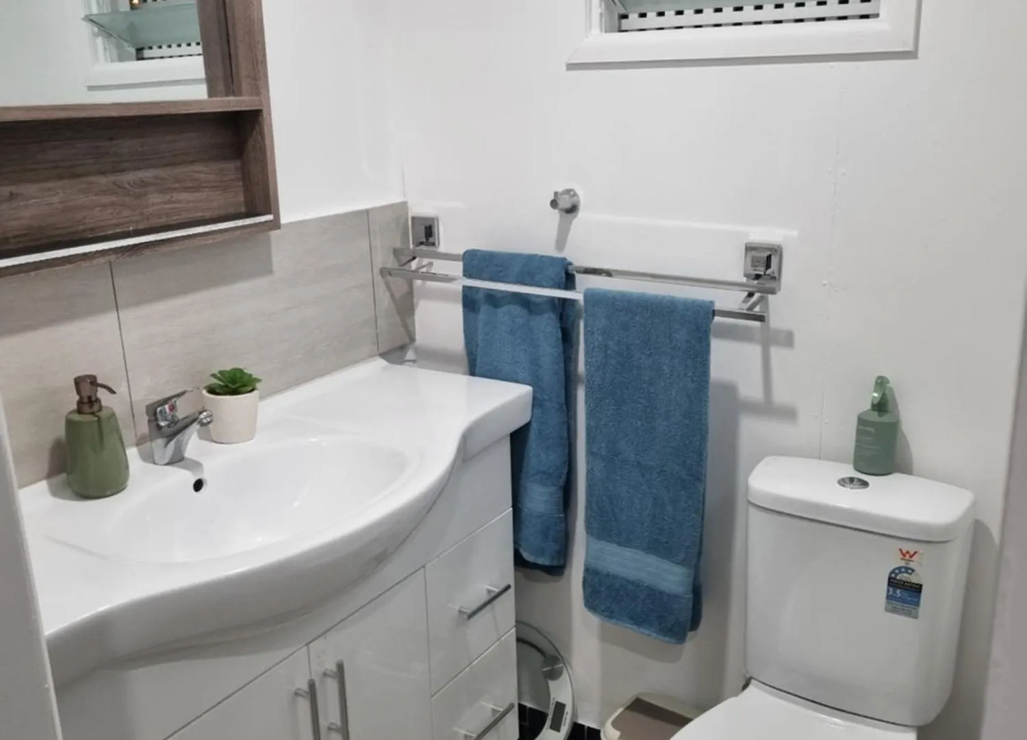 קלונדרה Small Pet Friendly Granny Flat With Paved Courtyard 0*,  אוסטרליה