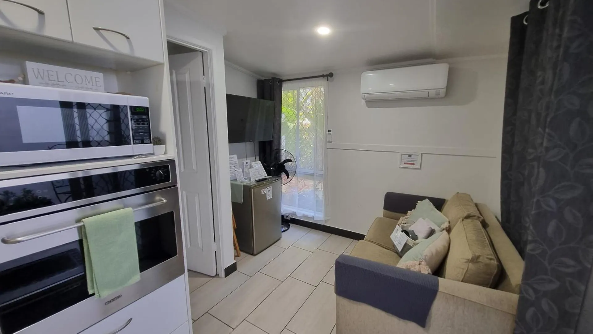 קלונדרה Small Pet Friendly Granny Flat With Paved Courtyard דירה